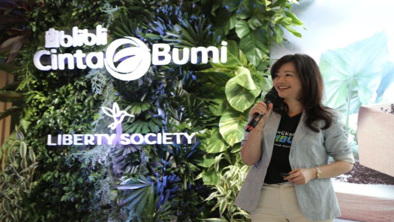 Lisa Widodo selaku COO & Co-Founder Blibli menjelaskan penerapan ekonomi sirkular dalam ekosistem bisnis Blibli Tiket berangkat dari misi bersama menjadi ekosistem e-commerce hijau pertama di Indonesia. (ANTARA/HO)