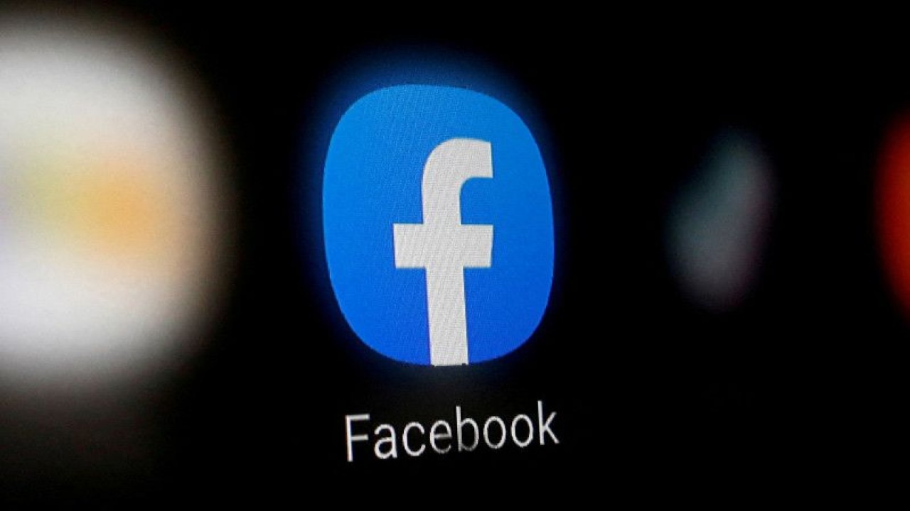 FILE PHOTO: A Facebook logo is displayed on a smartphone in this illustration taken January 6, 2020. REUTERS/Dado Ruvic/Illustration/File Photo (REUTERS/Dado Ruvic)