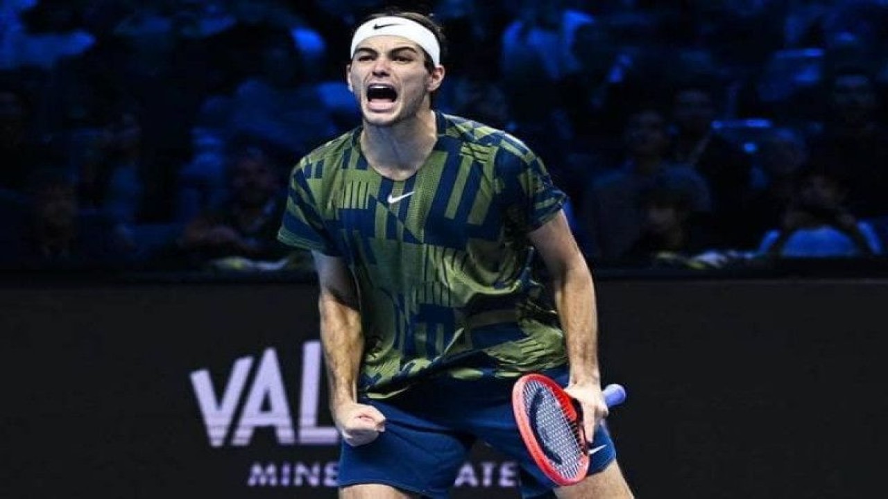 Petenis Amerika Taylor Fritz merayakan kemenangan usai mengalahkan petenis Kanada Felix Auger-Aliassime pada pertandingan penentu babak penyisihan ATP Finals di Turin, Italia, Kamis (17/11/2022). (ANTARA/ATP Tour/Corinne Dubreuil)