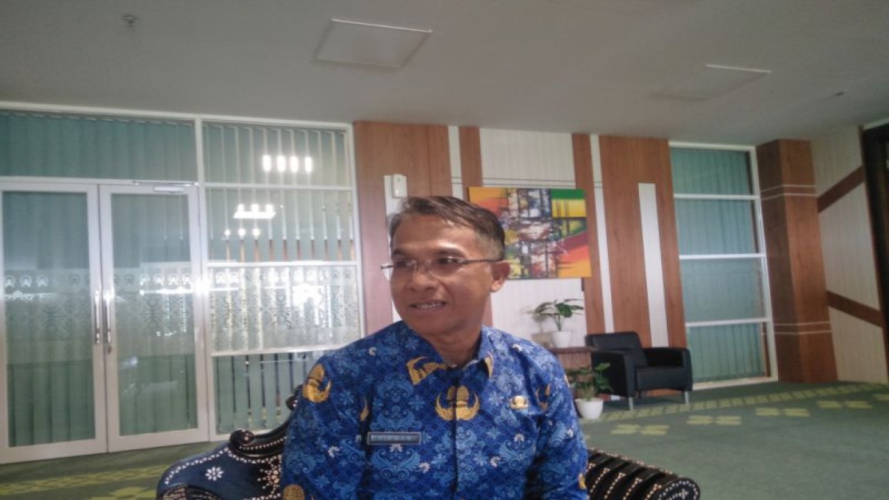Serkretaris Daerah Lombok Tengah Lalu Firman Wijaya. (ANTARA/Akhyar)