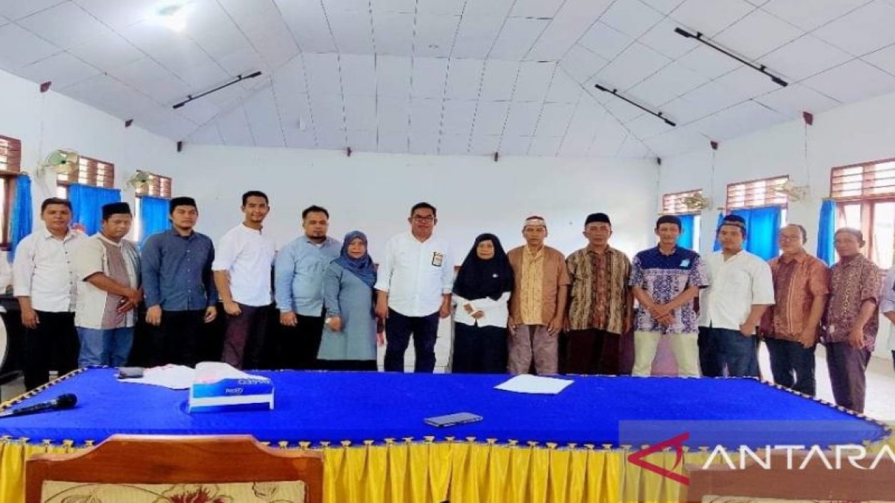 Foto bersama penyuluh agama di Kabupaten Talaud, Sulawesi Utara yang mengikuti uji kompetensi wawasan kebangsaan diselenggarakan, Jumat (4/11/2022). ANTARA/Nancy L. Tigauw