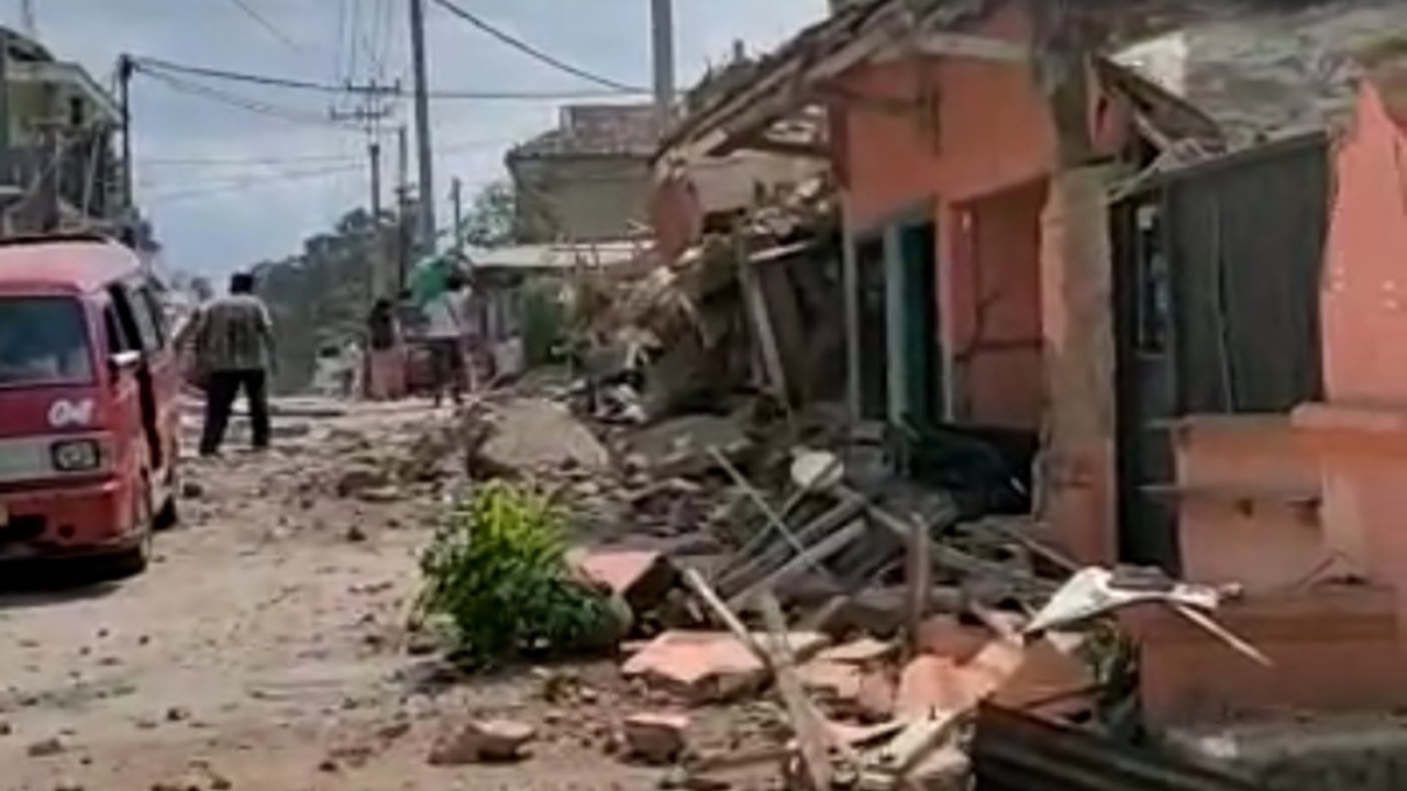 Rumah Rusak akibat gempa di Cianjur. (Foto tangkap layar).