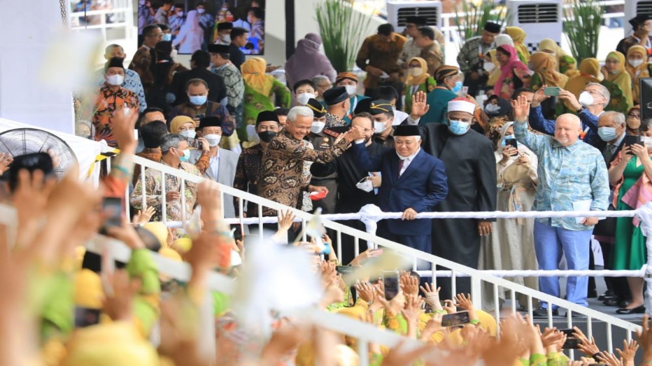 Gubernur Jawa Tengah (Jateng) Ganjar Pranowo menghadiri pembukaan Muktamar Muhammadiyah dan 'Aisyiyah ke-48 di Stadion Manahan, Surakarta, Sabtu (19/11/2022).  (Istimewa/Humas Pemprov Jateng)