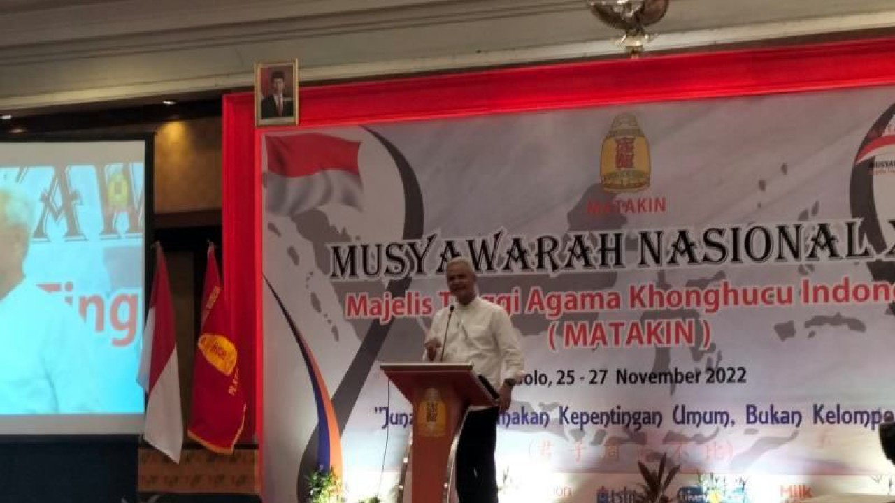 Gubernur Jateng Ganjar Pranowo memberikan arahan dalam acara pembukaan Munas XIX Majelis Tinggi Agama Khonghucu Indonesia (Matakin) di Hotel Novotel Solo, Jumat (25/11/2022). FOTO ANTARA/Bambang Dwi Marwoto.