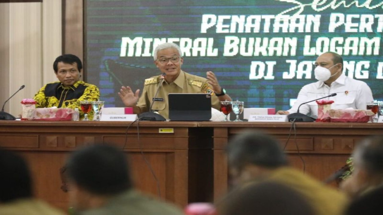 Gubernur Jawa Tengah Ganjar Pranowo saat menghadiri Seminar Penataan Pertambangan Mineral Bukan Logam dan Batuan di Jawa Tengah dan Daerah Istimewa Yogyakarta di Semarang, Senin (28/11/2022). (ANTARA/HO-Humas Pemprov Jateng)