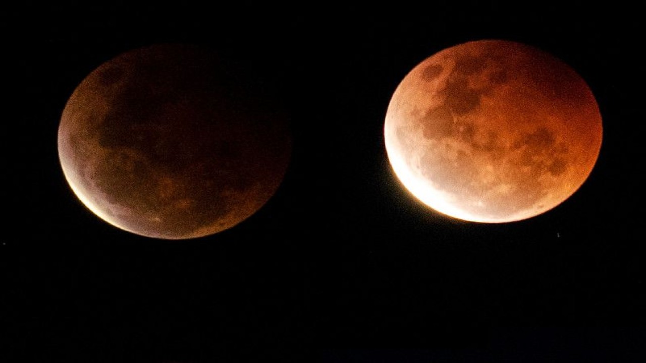 Foto kolase fenomena gerhana bulan total terlihat di Kubah Masjid Agung, Kota Tasikmalaya, Jawa Barat, Rabu (26/5/2021). Fenomena alam gerhana bulan total atau Super Blood Moon terjadi hanya setiap 195 tahun. ANTARA FOTO/Adeng Bustomi/rwa. (ANTARA FOTO/ADENG BUSTOMI)