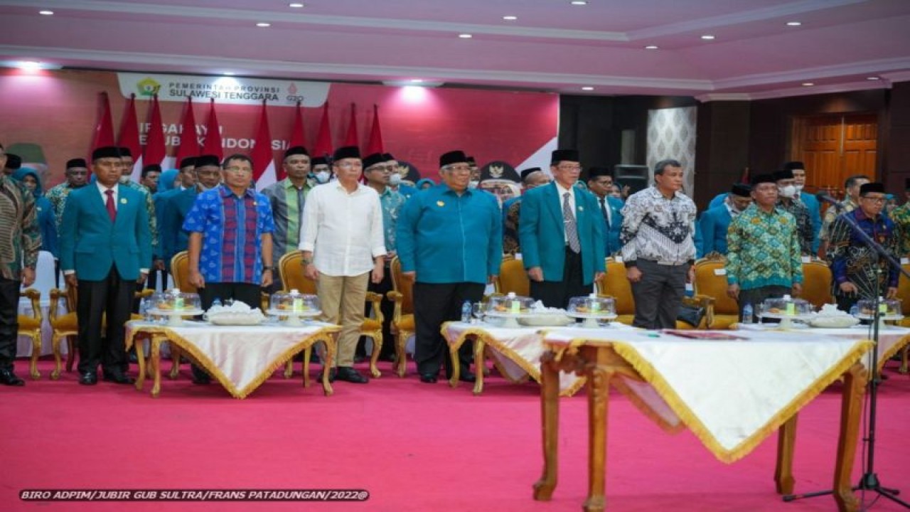 Gubernur Ali Mazi saat pelantikan pengurus Dewan Pimpinan Wilayah Persatuan Guru Madrasah Indonesia (DPW PGMI) Provinsi Sulawesi Tenggara periode 2022-2027. (Antara/HO-Diskominfo Sultra)