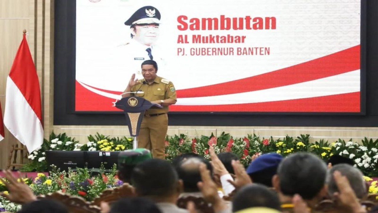Arsip Foto. Penjabat Gubernur Banten Al Muktabar menyampaikan pengarahan di Pendopo Kantor Gubernur Banten di Kota Serang. (ANTARA/Mulyana)
