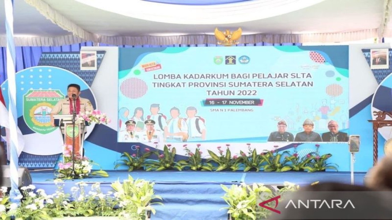 Gubernur Sumsel Herman Deru membuka Lomba Kadarkum tingkat pelajar SLTA di Palembang, Rabu (16/11). (ANTARA/HO-Pemprov Sumsel)