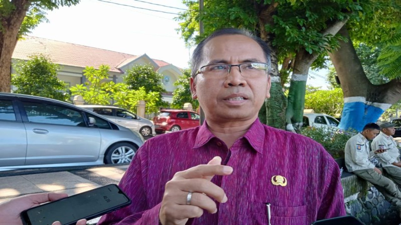 Kepala Dinas Tenaga Kerja (Disnker) Kota Mataram H Rudi Suryawan. ANTARA/Nirkomala