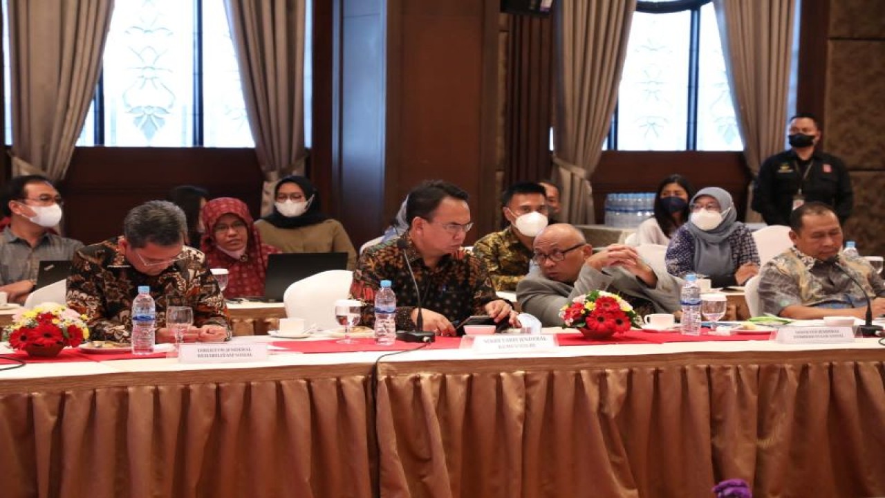 Sekretaris Jenderal Kemensos Harry Hikmat saat menghadiri FGD bersama Komisi VIII DPR RI di Medan, Sabtu (26/11/2022). (ANTARA/HO-Kemensos)