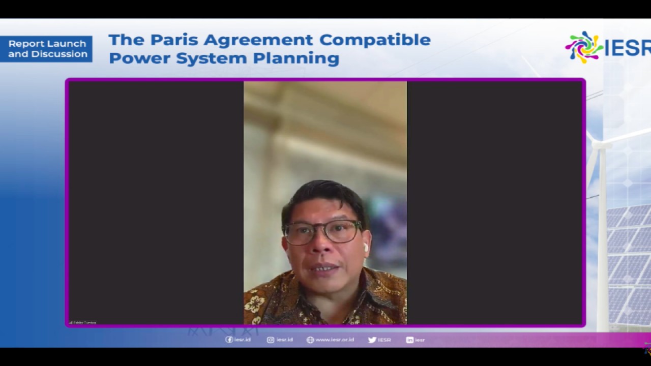 Tangkapan virtual Executive Director Institute for Essential Services Reform Fabby Tumiwa dalam peluncuran laporan berjudul “Enabling High Share of Renewable Energy in Indonesia’s Power System by 2030 Alternative electricity development plan compatible with 1.5°C Paris Agreement”, Jakarta, Kamis (24/11/2022). ANTARA/M. Baqir Idrus Alatas