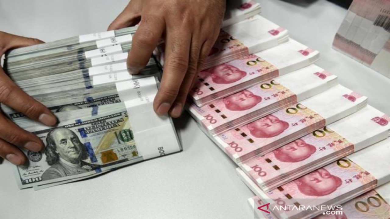Ilustrasi: Dolar dan Yuan (ANTARA/REUTERS)