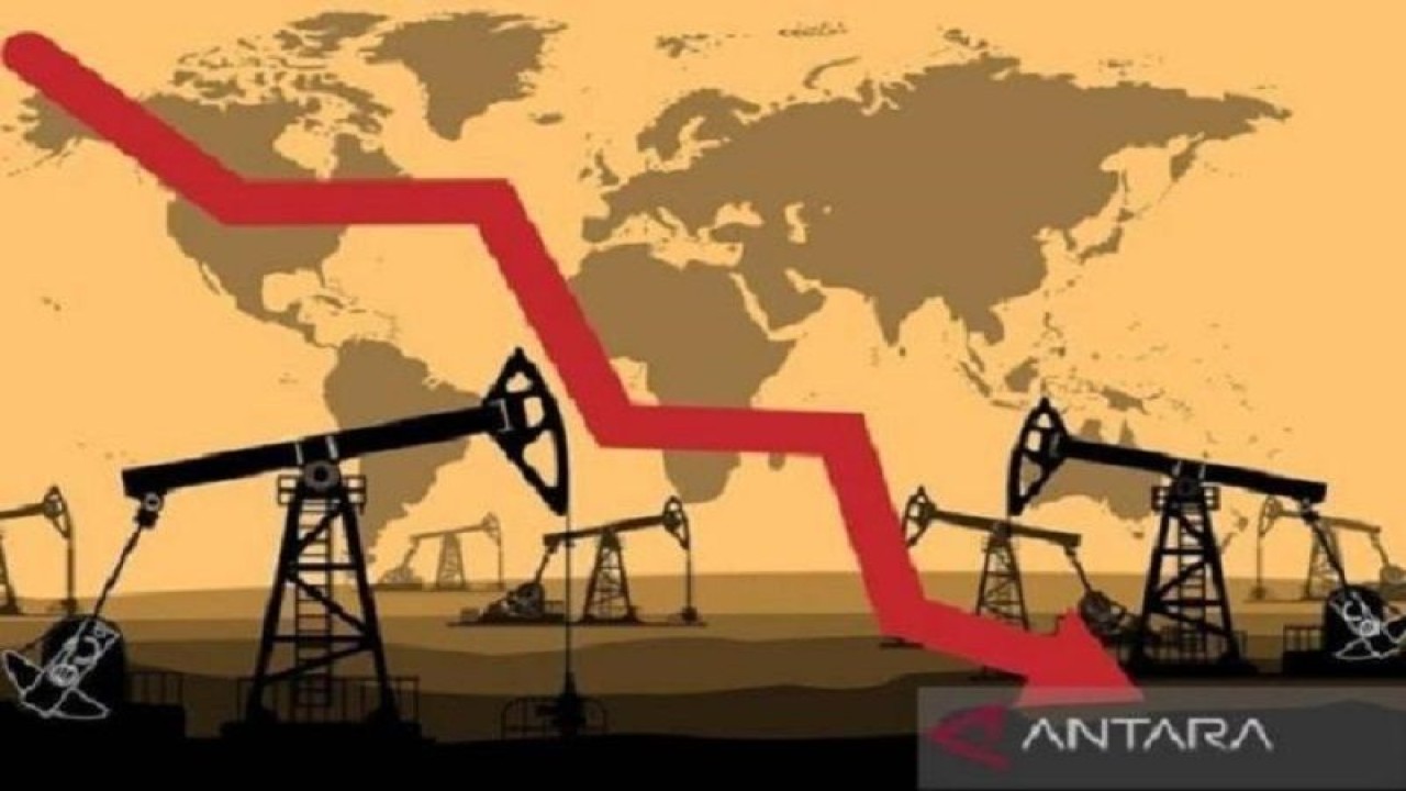 Ilustrasi - Harga minyak turun, spanduk dengan panah dan rig minyak di latar belakang peta dunia. (ANTARA/Shutterstock/pri.)