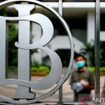 Ilustrasi - Logo Bank Indonesia terlihat di kantor pusat Bank Indonesia-1668756372