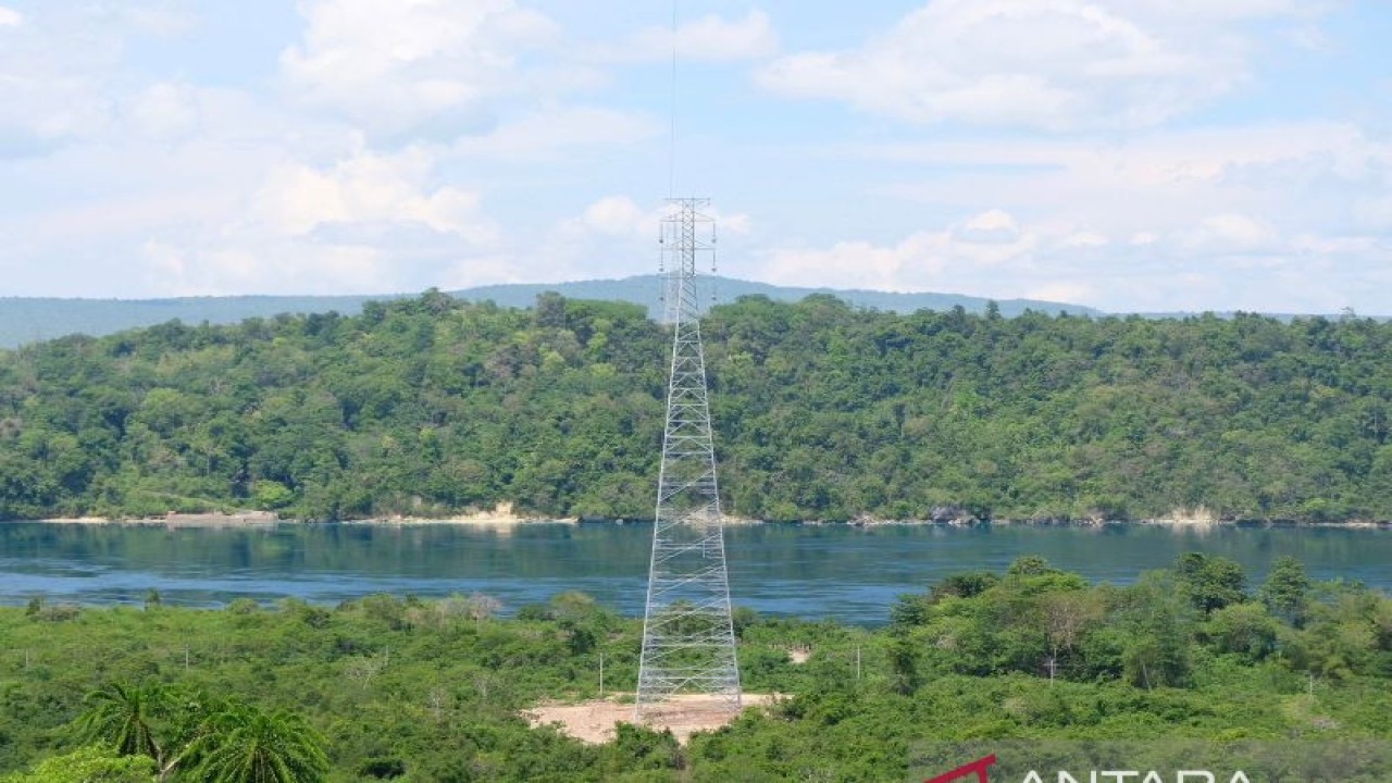 Ilustrasi - Menara transmisi 150 KV di Sulawesi Tenggara. ANTARA/HO-PLN
