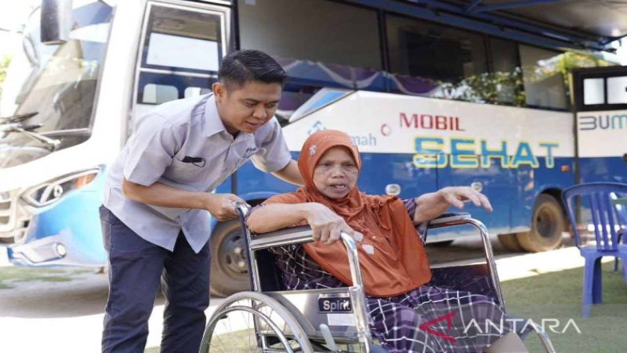Ilustrasi, Warga desa terpencil di Provinsi Kepulauan Bangka Belitung memeriksakan kesehatan di layanan kesehatan Mobil Sehat PT Timah Tbk. (Aprionis)