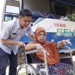 Ilustrasi, Warga desa terpencil di Provinsi Kepulauan Bangka Belitung memeriksakan kesehatan di layanan kesehatan Mobil Sehat PT Timah Tbk. (Aprionis)-1668483526