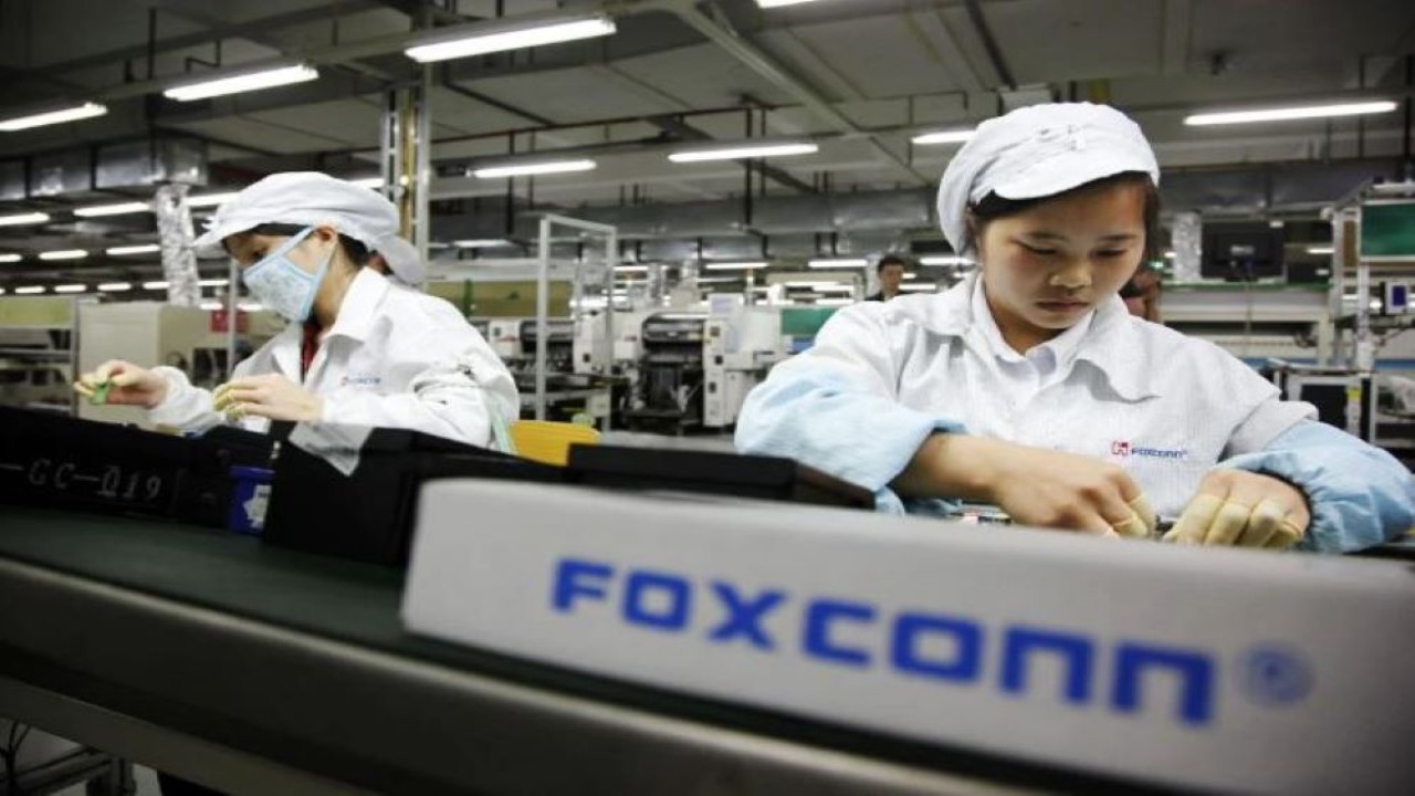 Foxconn disebutkan mengoperasikan pabrik iPhone terbesar di China yang berlokasi di wilayah yang terkena kebijakan lockdown selama tujuh hari.  (Gizmochina)