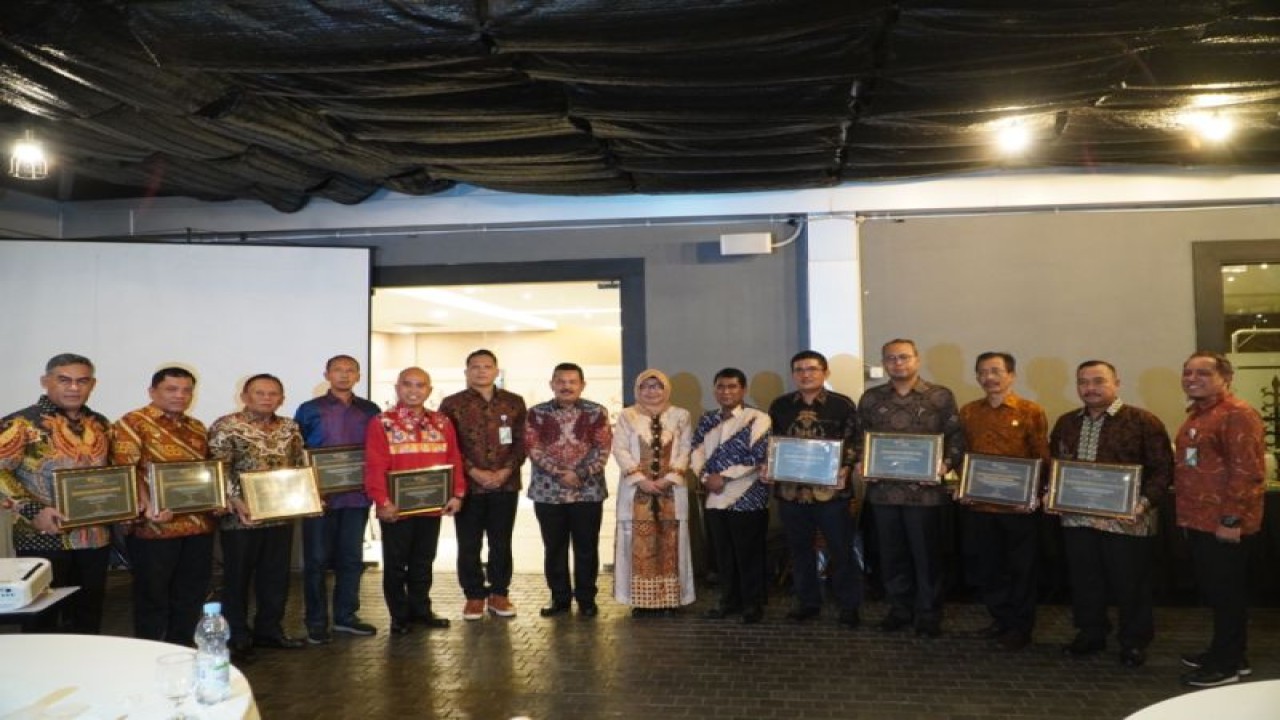 Badan Penyelenggara Jaminan Sosial Ketenagakerjaan (BP Jamsostek) bersama Kejaksaan Tinggi (Kejati) Maluku membentuk forum kepatuhan jaminan sosial ketenagakerjaan . ANTARA/Penina F Mayaut.