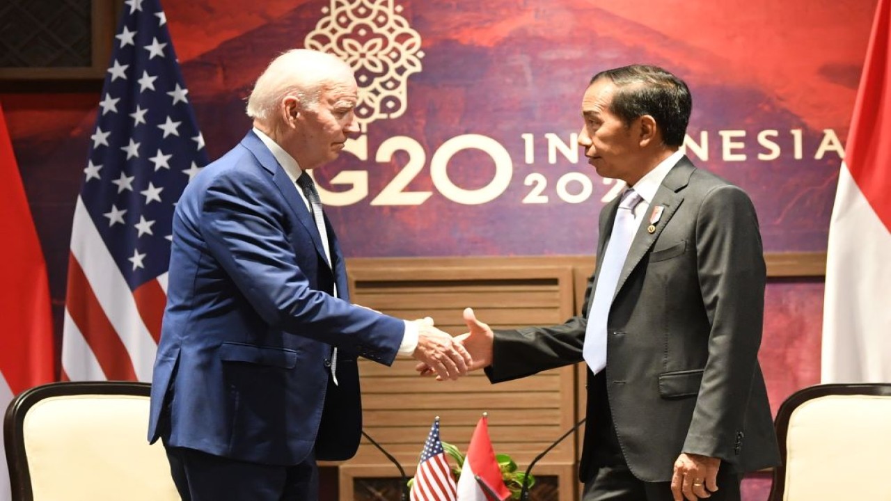 Presiden AS Joe Biden bertemu dengan Presiden Joko Widodo (Jokowi), di Bali, Senin, 14 November 2022. (Antara)