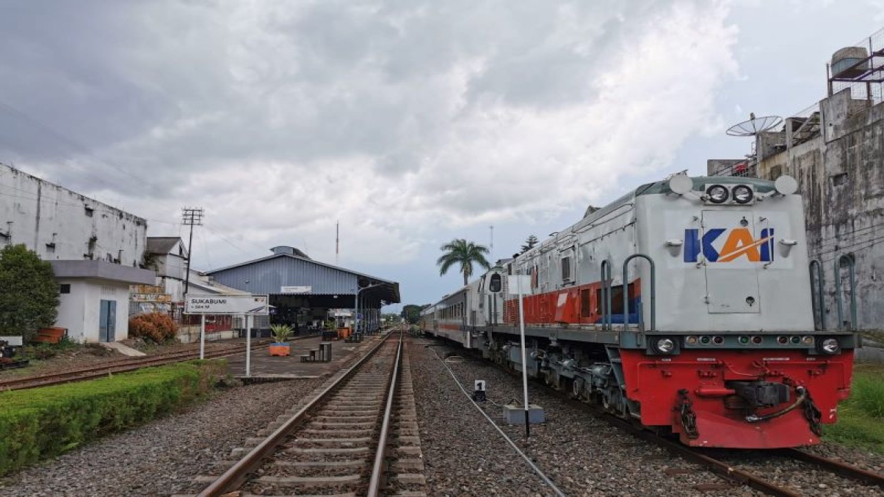 KA Pangrango lintas Bogor - Sukabumi. (PT KAI)