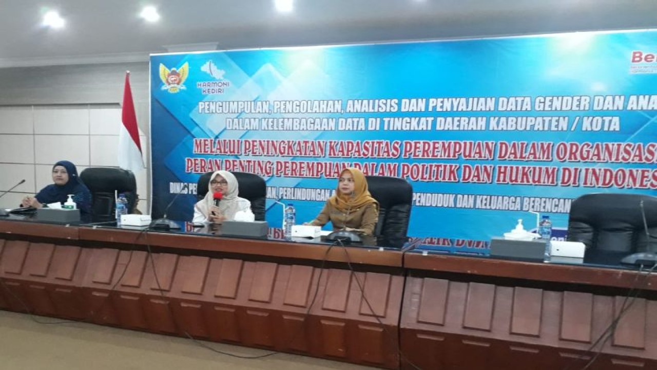 Kegiatan seminar tentang perempuan di Kediri, Jawa Timur. ANTARA/ HO-Kominfo Kota Kediri