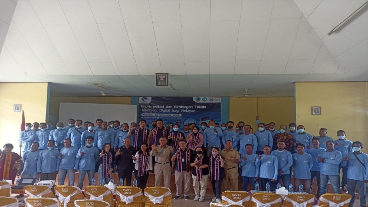 Kementerian Komunikasi dan Informatika bersama Kementerian Kelautan dan Perikanan menyelenggarakan Implementasi dan Bimbingan Teknis Teknologi Digital bagi Nelayan di Mbay, Nagekeo, NTT, Senin (28/11/2022). (ANTARA/HO-Dokumentasi Pribadi)