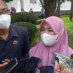 Kepala Dinas Kesehatan Kota Cirebon Siti Maria Listiawaty bersaksi kepada media di Cirebon, Jawa Barat, Senin (14/11/2022). (ANTARA/Khaerul Izan)-1668397679