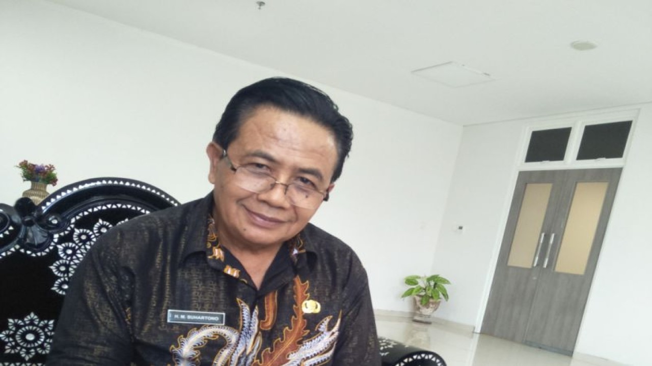Kepala Dinas Perindustrian dan Perdagangan Kabupaten Lombok Tengah, Nusa Tenggara Barat, Suhartono ANTARA/Akhyar