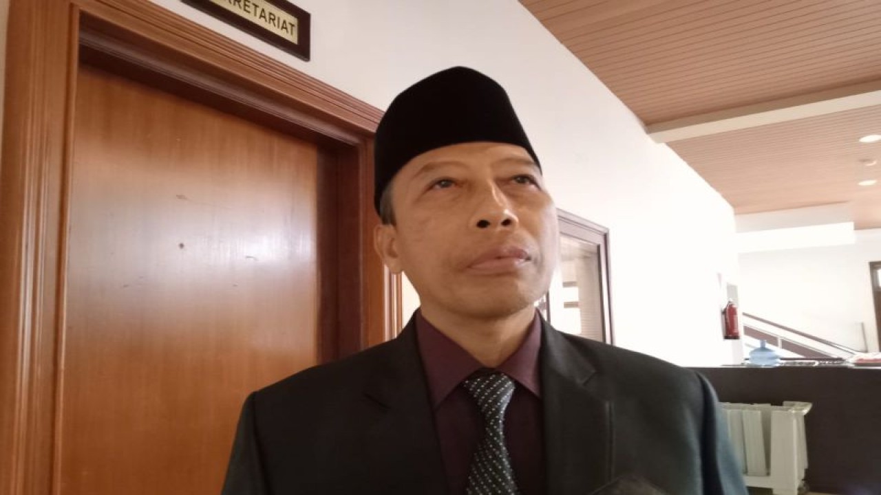 Kepala Dinas Sosial Kota Mataram Sudirman. (ANTARA/Nirkomala)