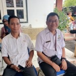 Kepala Dinas Sosial Kabupaten OKU, Syaiful Kamal didampingi Kabid Fakir Miskin, Dodi Handoko. (ANTARA/Edo Purmana/22)-1668160837