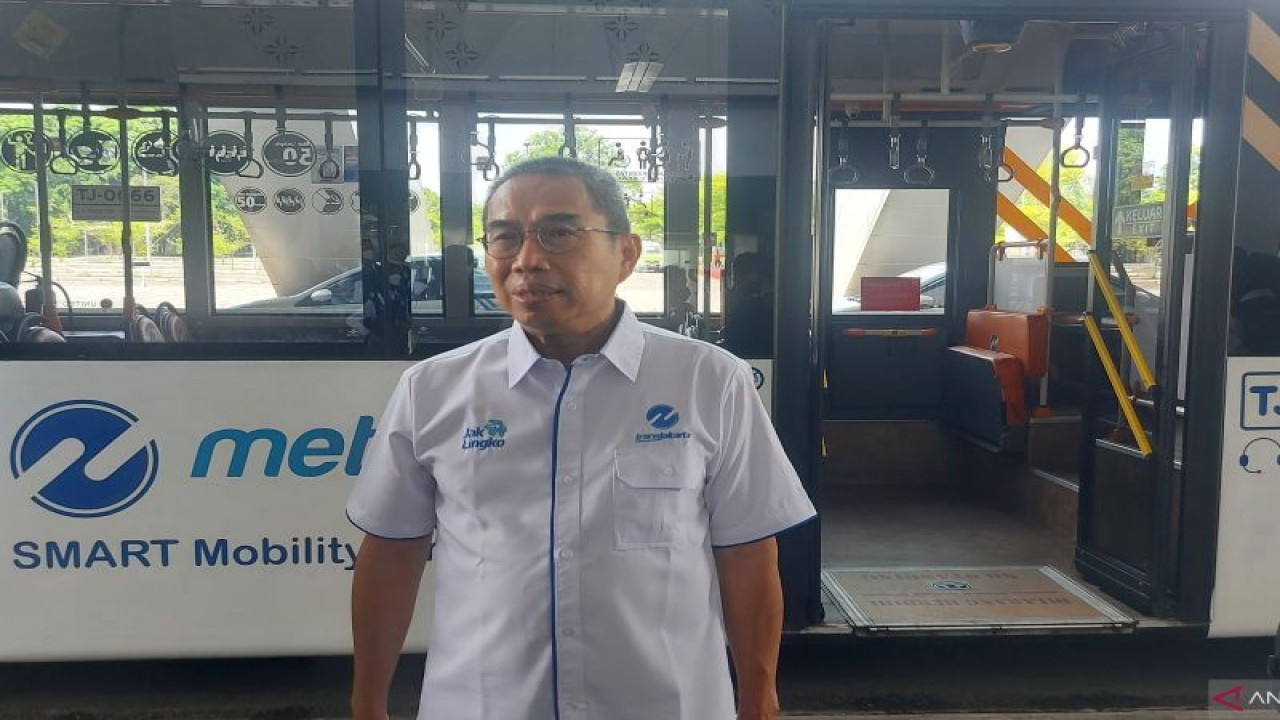 Kepala Divisi Sekretaris Perusahaan TransJakarta Anang Rizkani Noor saat ditemui di Jakarta, Rabu (23/11/2022). ANTARA/Yogi Rachman