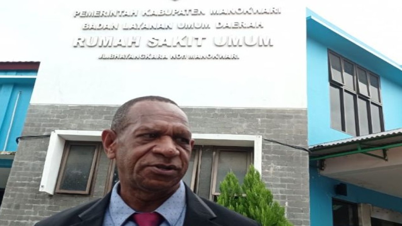Kepala RSUP Papua Barat, dr Arnold Tiniap. (ANTARA/Rachmat Julaini)