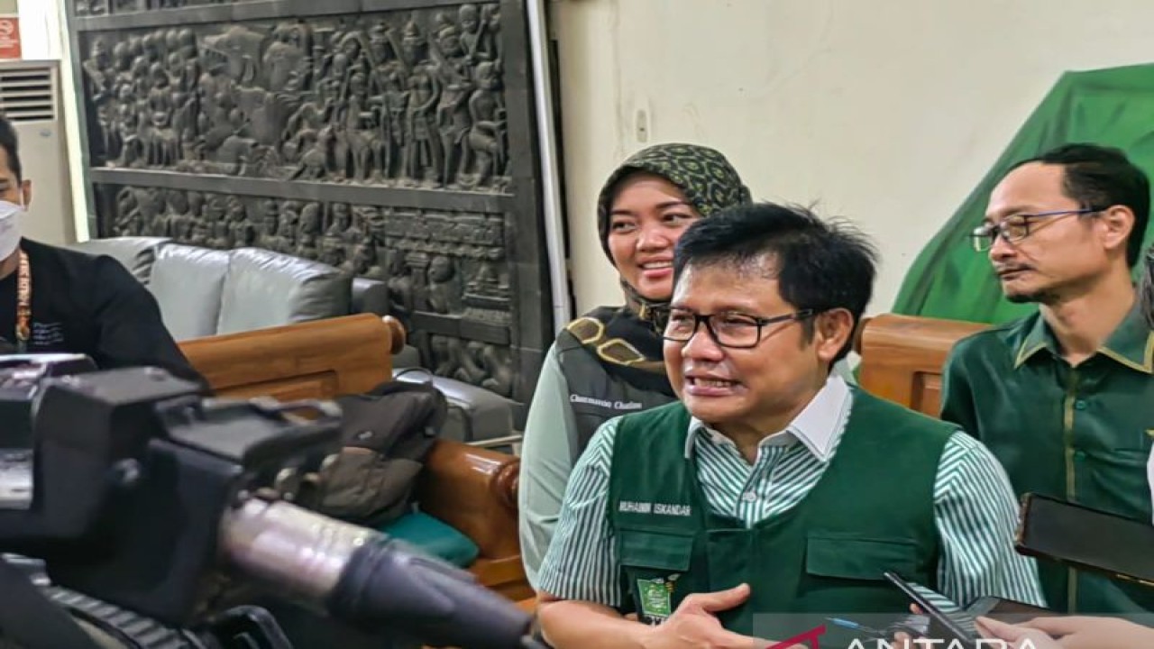 Ketua Umum DPP Partai Kebangkitan Bangsa (PKB) Muhaimin Iskandar usai meluncurkan Lembaga Saksi Pemenangan Nasional DPP PKB, di Kantor DPP PKB, Jakarta Pusat, Senin (21-11-2022). (ANTARA/Melalusa Susthira K.)