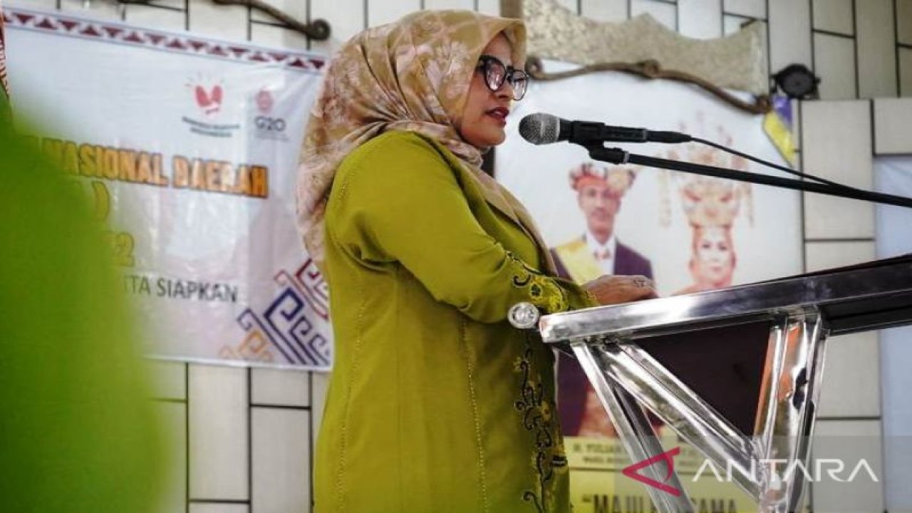 Ketua Dekranasda Solok Selatan, Erniati Khairunas. (ANTARA/HO-Diskominfo Solok Selatan)