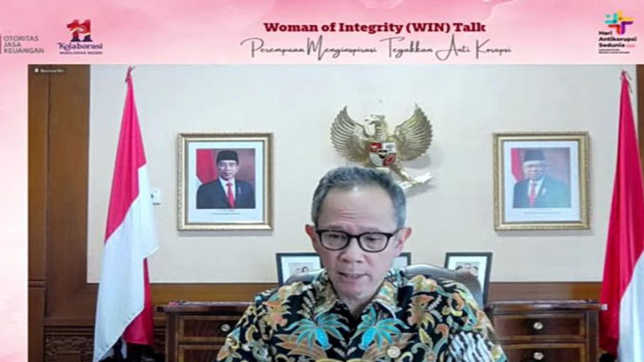 Tangkapan layar Ketua Dewan Komisioner Otoritas Jasa Keuangan (OJK) Mahendra Siregar dalam webinar “Perempuan Menginspirasi Tegakkan Antikorupsi” yang dipantau di Jakarta, Jumat (25/11/2022). (ANTARA/Sanya Dinda)