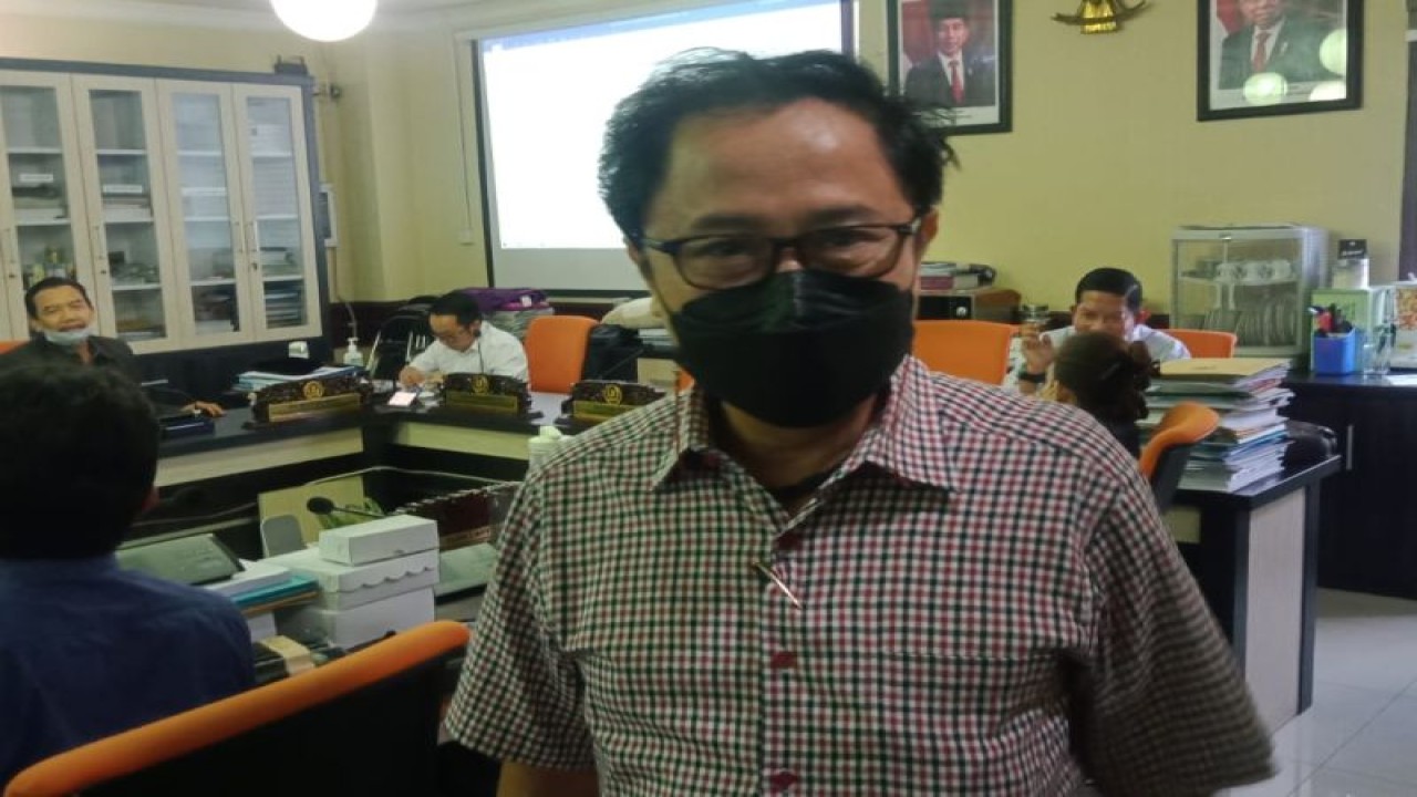 Ketua Komisi C DPRD Kota Surabaya Baktiono (ANTARA/HO-Diskominfo Surabaya)