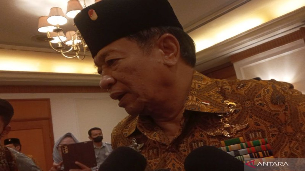 Ketua Umum DPP Persatuan Purnawirawan dan Warakawuri TNI dan Polri (Pepabri) Agum Gumelar saat memberikan keterangan kepada wartawan usai membuka Musyawarah Nasional (Munas) Ke-16 Pepabri di Jakarta, Kamis (17/11/2022). ANTARA/Tri Meilani Ameliya.