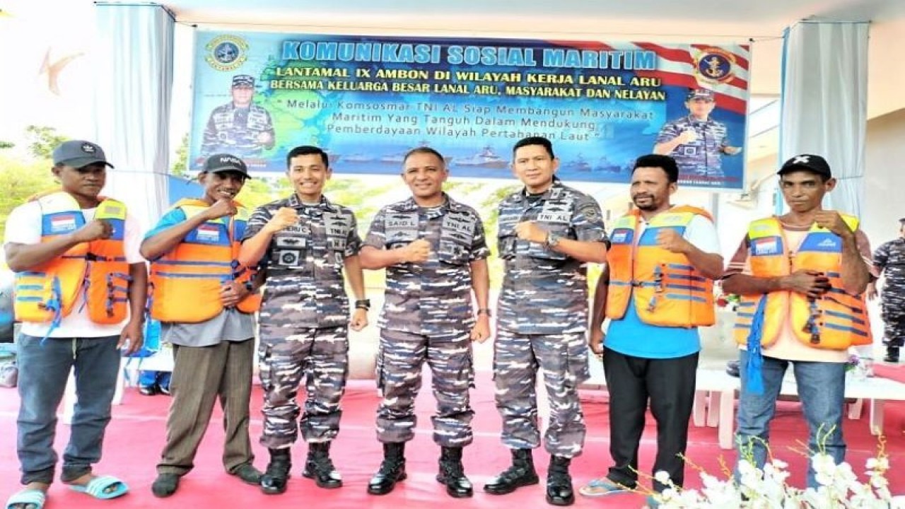 Komandan Lantamal IX Ambon Brigjen TNI (Mar) Said Latuconsina saat menghadiri komunikasi sosial di Kabupaten Kepulauan Aru, pekan lalu. (ANTARA/HO-Dispen Lantamal IX Ambon)