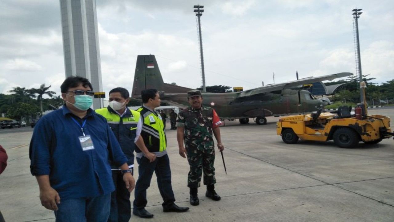 Pangkalan Udara TNI Angkatan Udara Bandara Internasional Zainuddin Abdul Madjid (Bizam) bersama Badan Riset dan Inovasi Nasional (BRIN) melakukan operasi Teknologi Modifikasi Cuaca (TMC) untuk mendukung konferensi tingkat tinggi (KTT) G20 di Bali pada 15-16 November 2022.