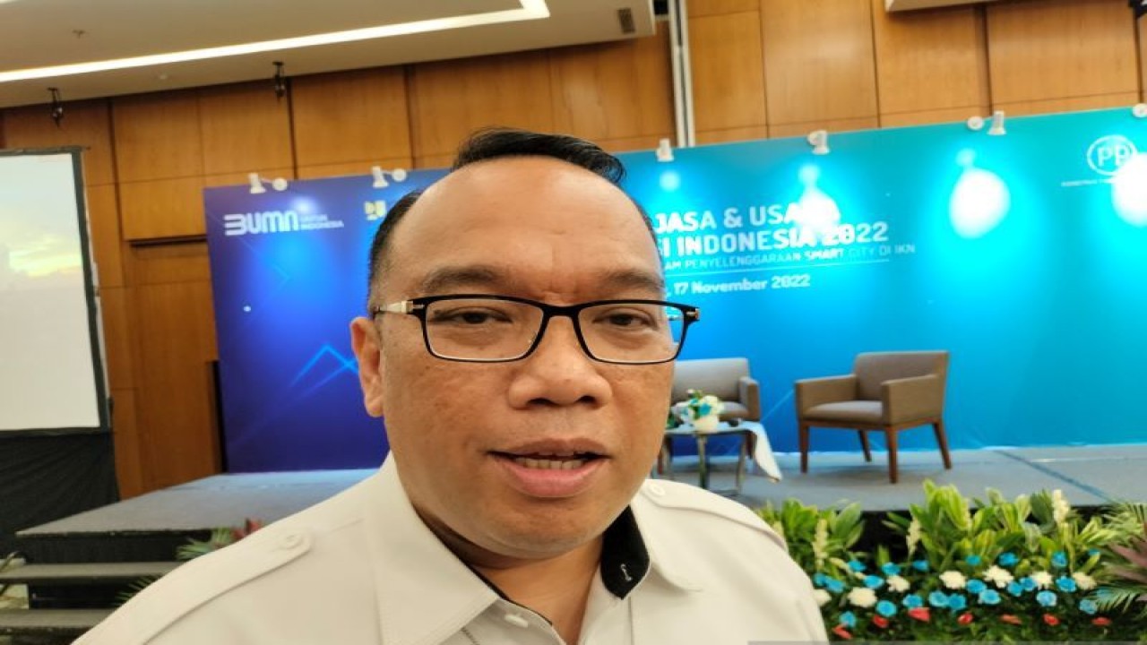 Koordinator V LPJK Kementerian PUPR Manlian Ronald A. Simanjuntak saat ditemui di sela-sela seminar Teknologi Terintegrasi Dalam Penyelenggaraan Smart City IKN di ICE BSD, Tangerang, Kamis (17/11/2022). ANTARA/Aji Cakti