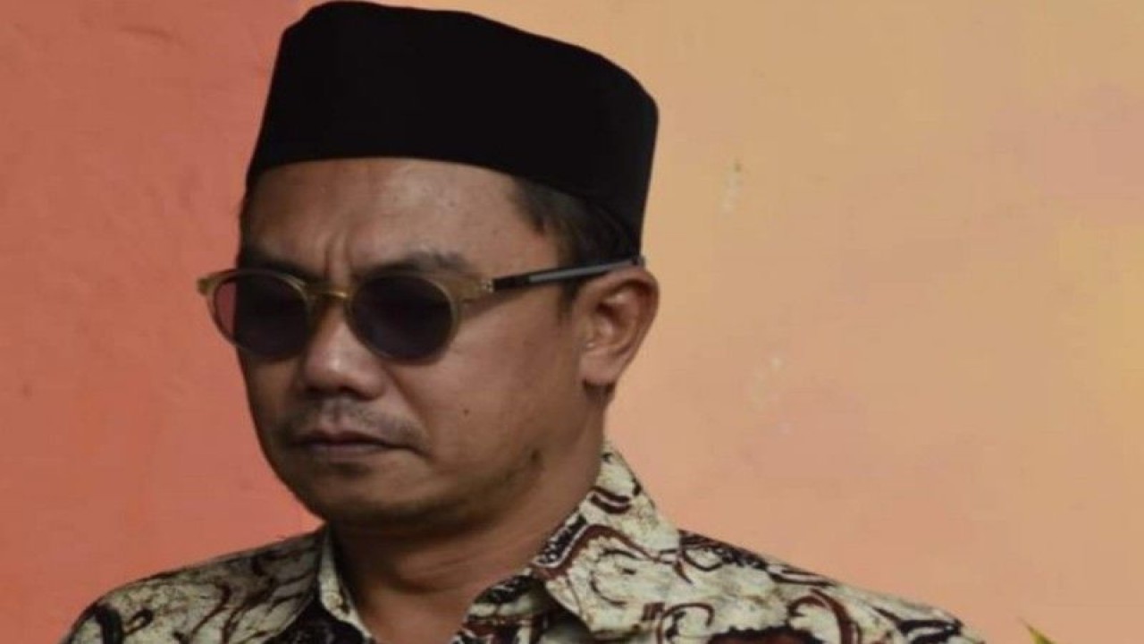 Koordinator Divisi Sosialisasi, Pendidikan Pemilih, Partisipasi Masyarakat dan SDM, KPU Mamuju, Ahmad Amran Nur, mengajak masyarakat untuk menjadi penyelenggara pemilu ditingkat PPK dan PPS ditingkat desa yang telah dibuka KPU Mamuju, Senin (21/11/2022). ANTARA/M Faisal Hanapi