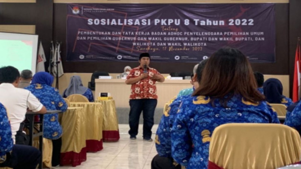 Komisi Pemilihan Umum (KPU) Kota Surabaya melakukan sosialisasi PKPU Nomor 8 Tahun 2022 dan Sistem Informasi Anggota KPU dan Badan Ad Hoc (SIAKBA) di Kantor KPU Kota Surabaya, Jawa Timur, Kamis (17-11-2022). ANTARA/HO-KPU Surabaya