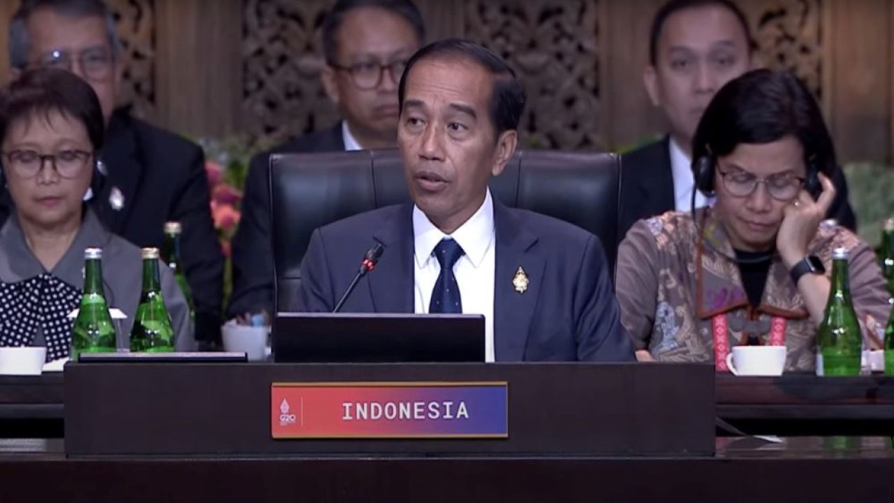 Presiden Jokowi secara resmi membuka KTT G20, di The Apurva Kempinski, Kabupaten Badung, Bali, Selasa (15/11/2022). (Humas Setkab/Rahmat)