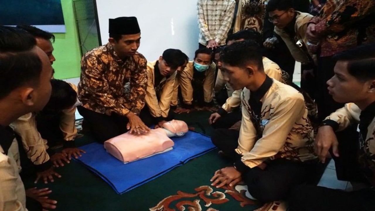 Diklat kesehatan yang digelar DPP LDII di Pondok Pesantren Wali Barokah, Kota Kediri, Jawa Timur, Minggu (27/11/2022). ANTARA/HO-LDII