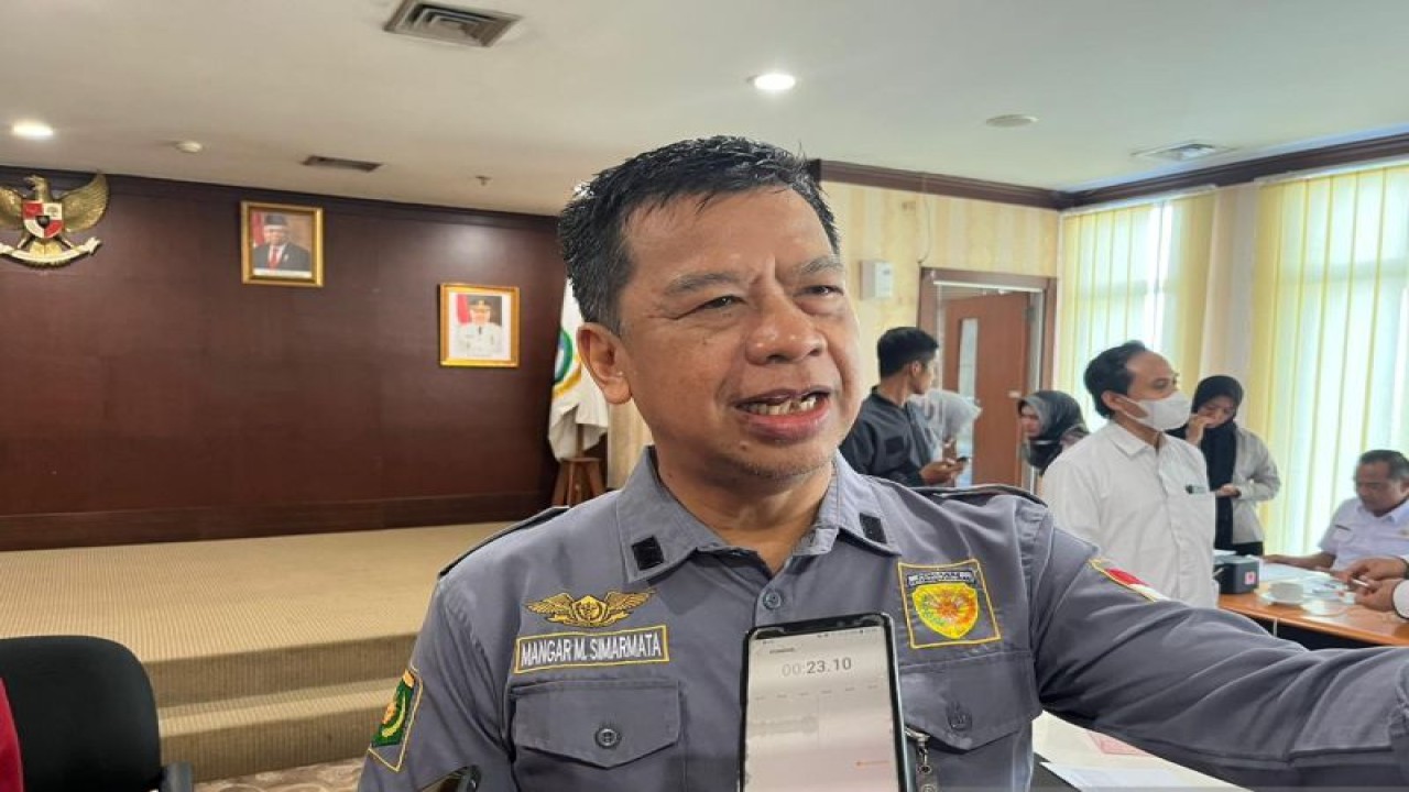 Kepala Dinas Tenaga Kerja dan Transmigrasi Provinsi Kepulauan Riau Mangara Simarmata. (ANTARA/Jessica)