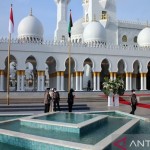 Masjid Raya Sheikh Zayed yang baru diresmikan oleh Presiden Jokowi,-1668484470