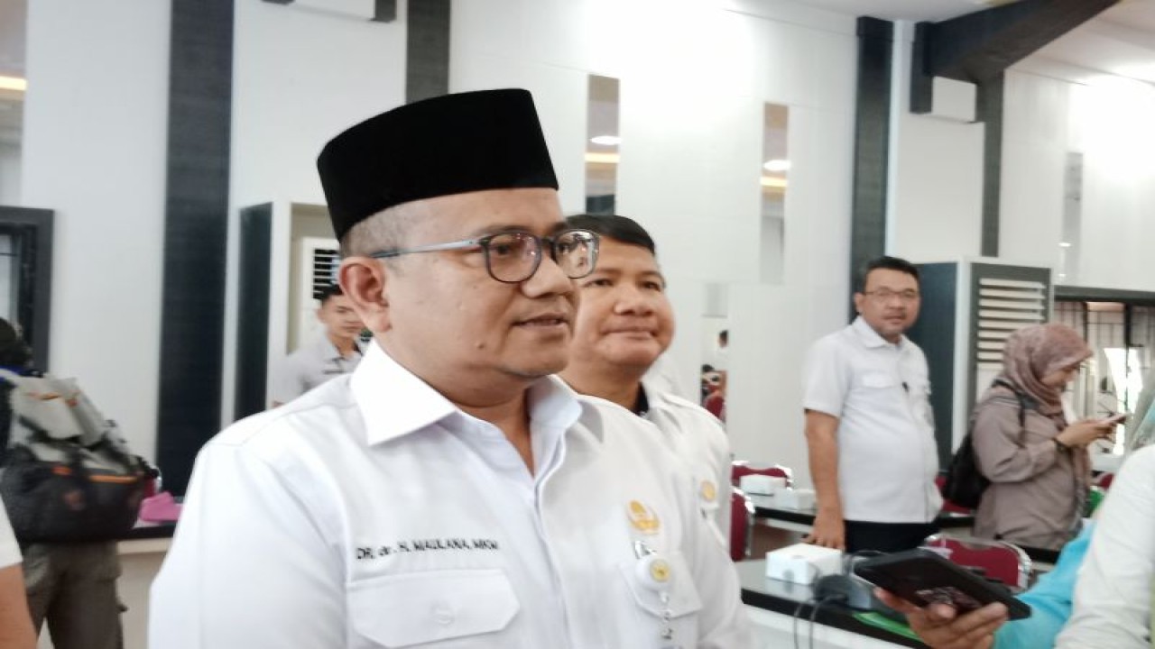 Wakil Wali Kota Jambi Maulana menyampaikan beberapa program peningkatan ekonomi masyarakat miskin ekstrem, Rabu. (ANTARA/TUYANI)