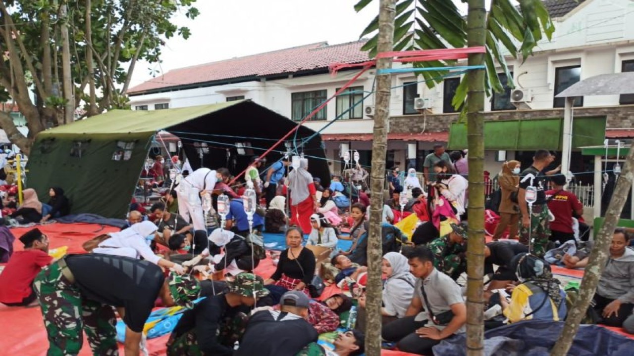 Ikatan Dokter Indonesia Cianjur mengerahkan anggota untuk membantu korban gempa Cianjur, Senin (21/11/2022) (ANTARA/HO-IDI)